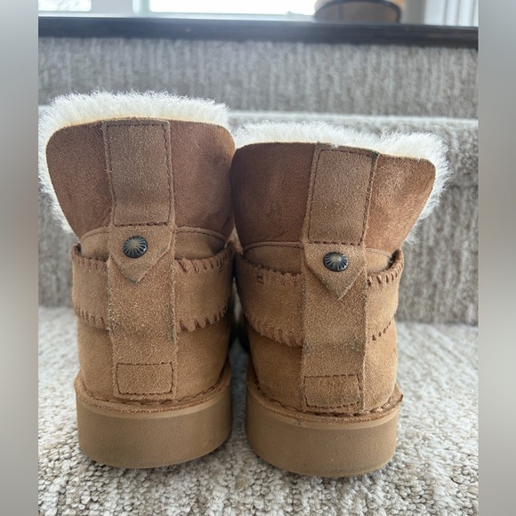 UGG McKay ankle boots in chestnut suede with genuine shearling lining. Sz 8 - Picture 6 of 9
